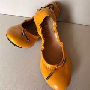 Tod's Mustard Yellow Leather Ballet Flats with Metal-Tip Bow
